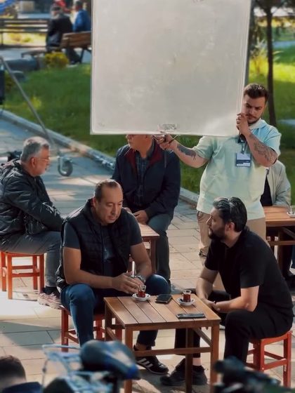 Parla Ajans seti — ışık kurulumu